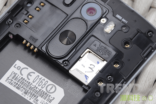 lg-g3-press-event-body-microsd-and-microsim